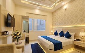 Hotel Sky Nest Suites Near Delhi Igi Airport